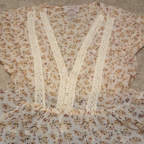 Country Blouse - Picture 2 of 3